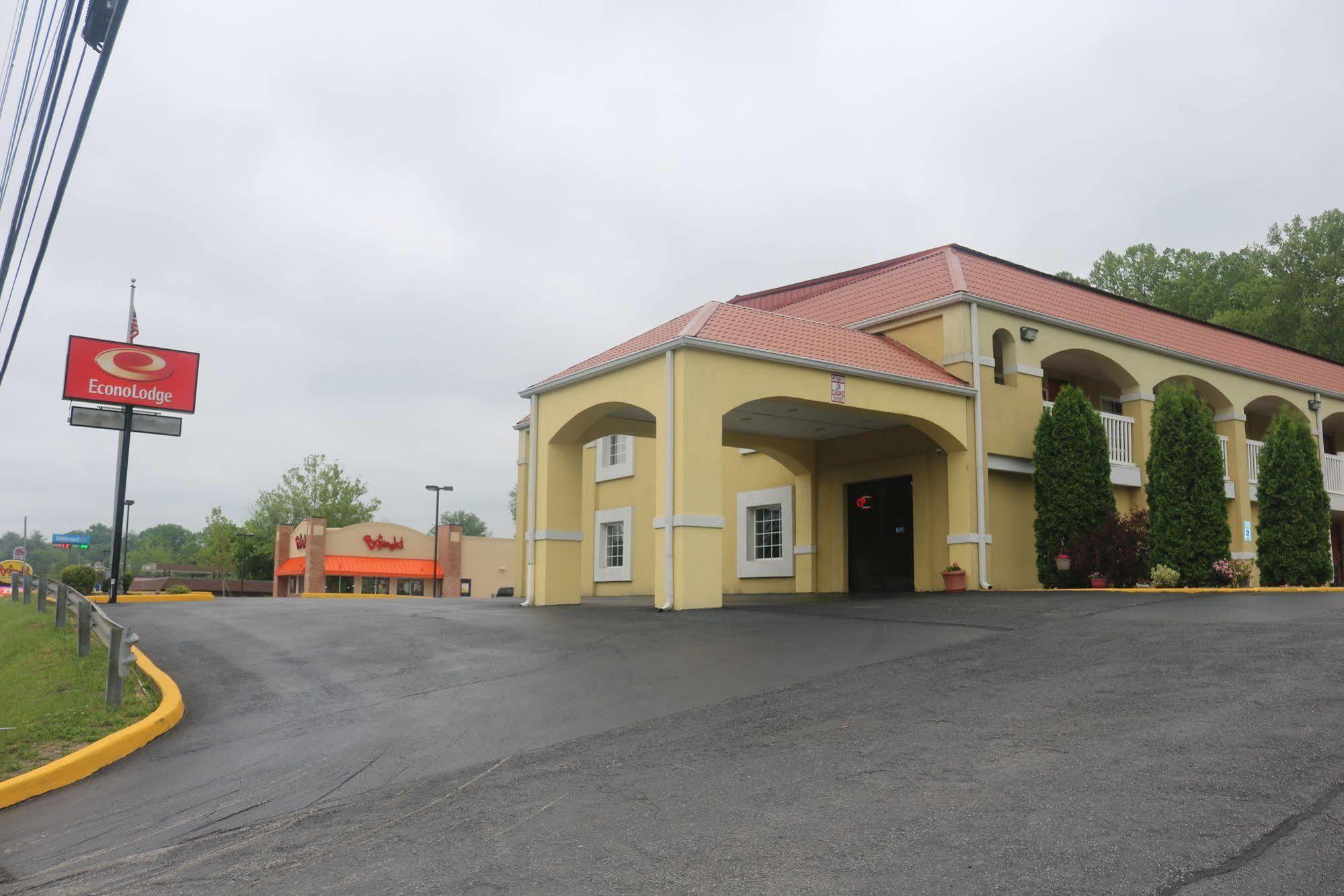 Econo Lodge Huntington - Barboursville University Area Eksteriør billede